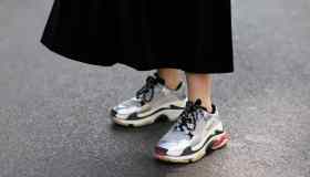 Le Triple S trainer di Balenciaga, cosa sono e quali star le adorano