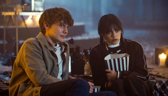 Hunter Doohan e Jenna Ortega in una scenda della prima stagione di "Mercoledì"