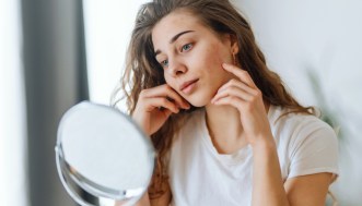 Acne: 7 errori da non commettere per una pelle più sana e bella