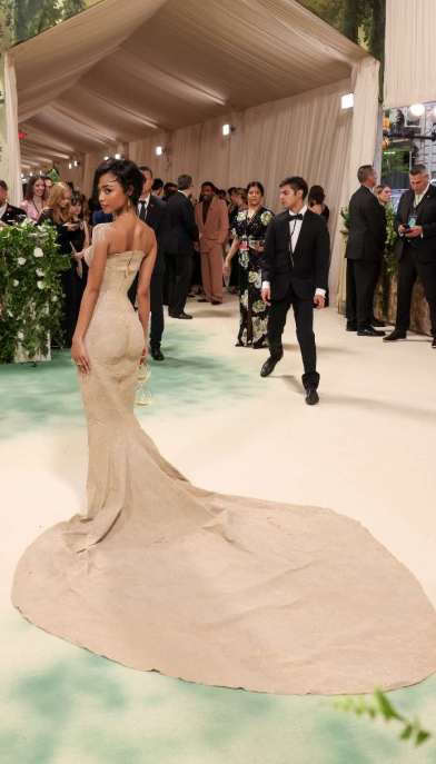 abito di sabbia balmain indossato da Tyla