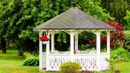 Gazebo in legno, idee per illuminarlo