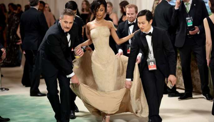Met Gala 2024 abito Balmain sabbia