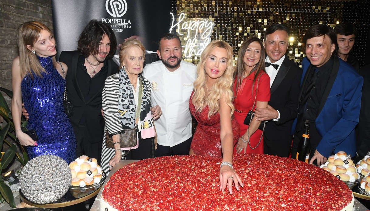 Valeria Marini alla sua festa di compleanno
