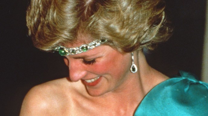 Lady Diana, il segreto della collana usata come fascia per capelli