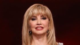 Milly Carlucci al matrimonio della figlia Angelica, il look con dettagli ricamati