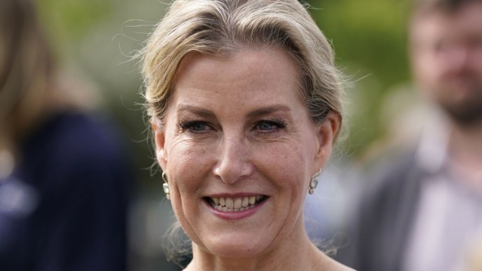 Sophie di Edimburgo rende chic anche la stampa floreale, il look inatteso
