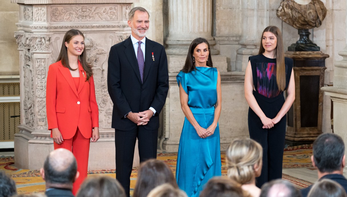 Leonor, Felipe VI, Letizia e Sofia ad un evento in occasione del 10° anniversario della Proclamazione del Re