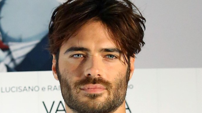 Giulio Berruti, dal bullismo alla rinascita: “Mi gettarono in un cassonetto”