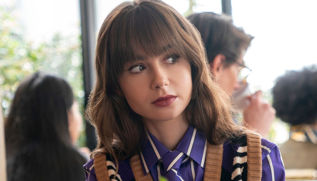 Lily Collins in una scena di "Emily in Paris 4"