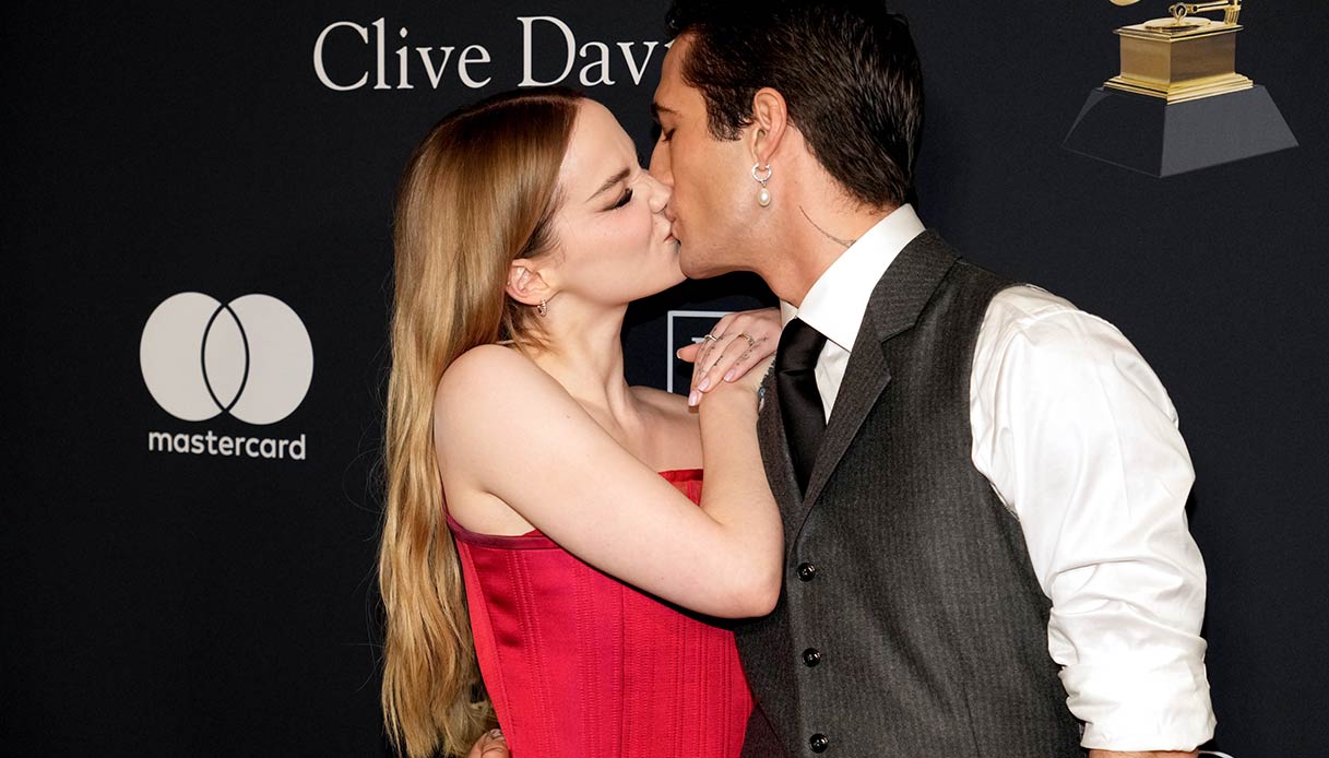 Il bacio tra Damiano David e Dove Cameron