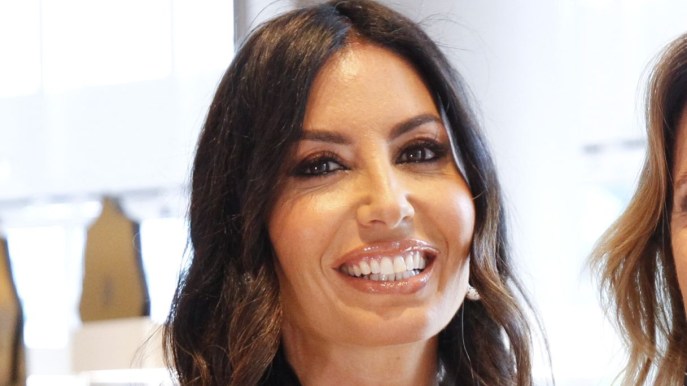 Elisabetta Gregoraci cede al bikini animalier: “Bellissima è riduttivo”