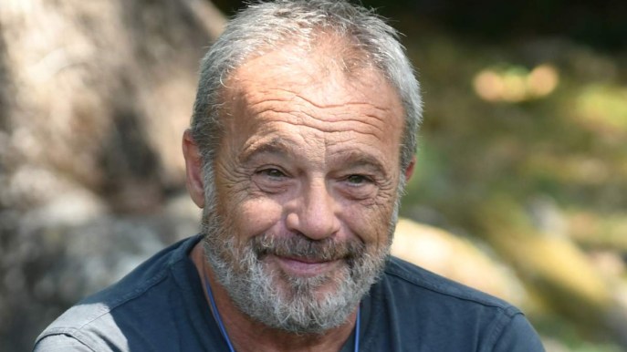 Ascolti tv 12 agosto: il mistero di Amendola sfida le risate di Zelig