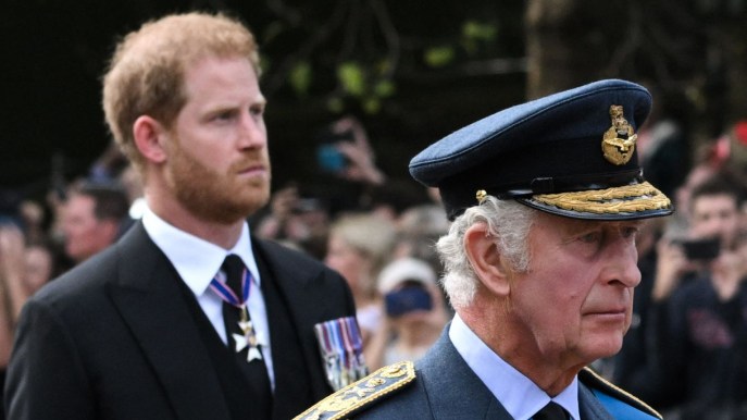 Re Carlo, ultime notizie: il ricatto di Harry spezza il cuore del Sovrano