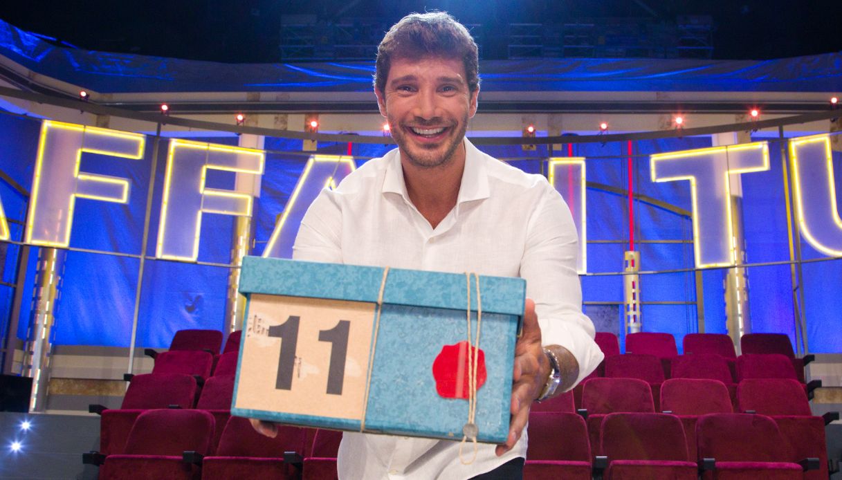 Stefano De Martino conduttore Affari tuoi