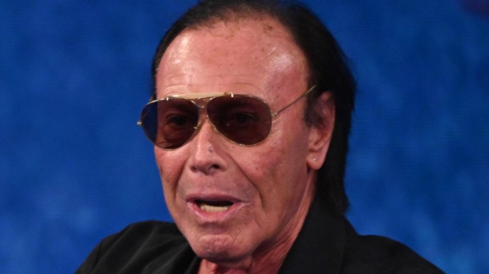 Antonello Venditti contro una ragazza in carrozzina, le scuse nel cantante: “Non sono un mostro”