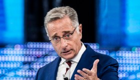 Ascolti tv 14 agosto: Paolo Bonolis se la gioca con I misteri della marea