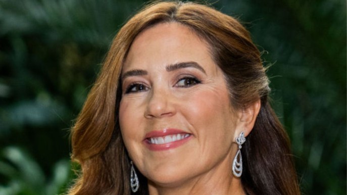 Mary di Danimarca, in abito di merletto trasparente, si confida sul figlio: “Ci mancherà”