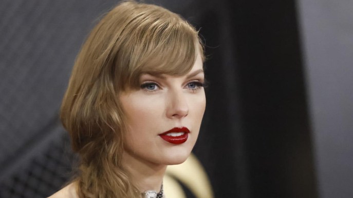 Taylor Swift, icona di stile. Il suo rossetto rosso è un must che puoi avere anche tu