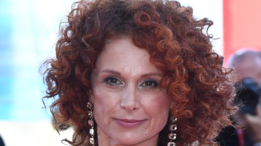 Grande Fratello, Shaila Gatta e il primo triangolo amoroso. Luzzi: “Serve più pudore”