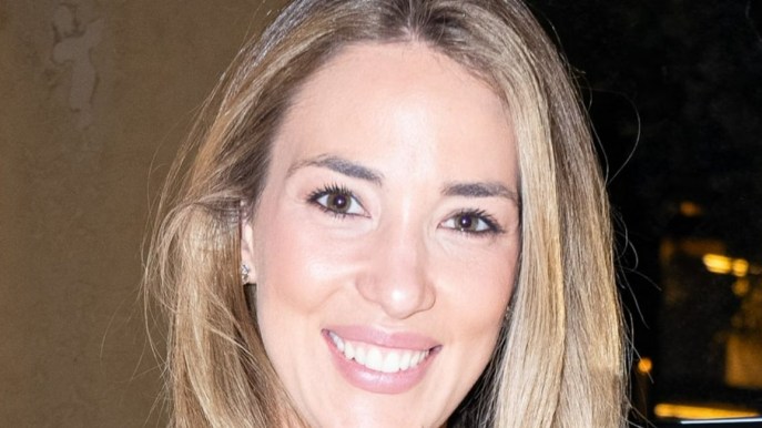 Alice Campello splendida in paillettes: senza Morata sorride con gli amici Vip