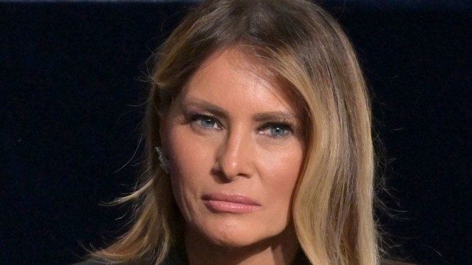 Melania Trump, il mistero della scomparsa nella foto di famiglia