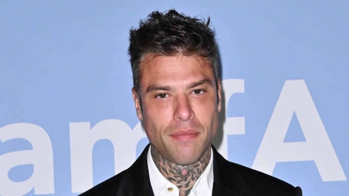 Fedez pubblica una biografia dopo Sanremo, la sua vita con Chiara Ferragni