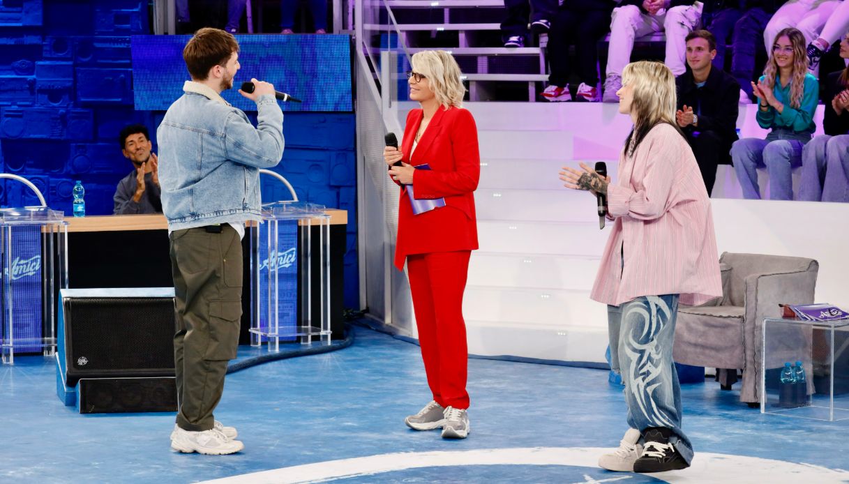 Maria De Filippi indossa lo stesso tailleur