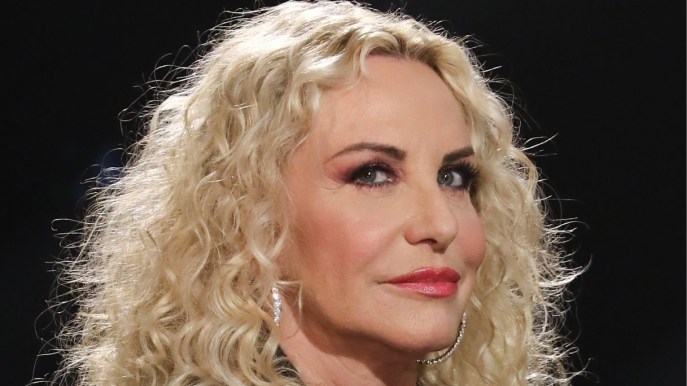 Antonella Clerici su De Martino: “Era trattenuto”. Poi il commento su Amadeus