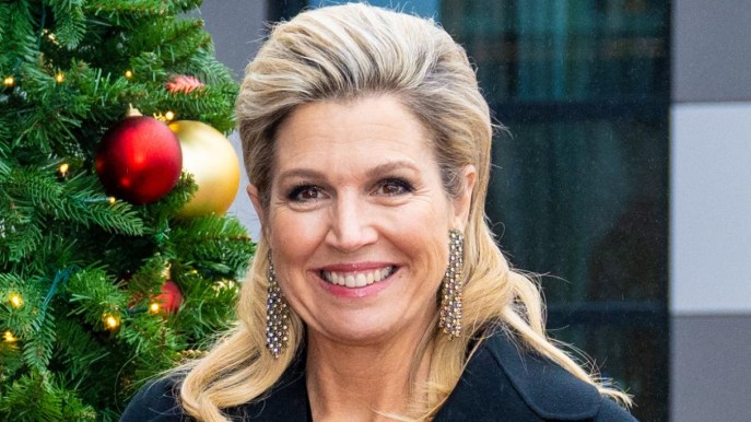 Maxima d’Olanda coi pantaloni palazzo, la comodità è chic