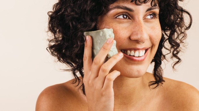 Il trend beauty 2025 è waterless: ecco i prodotti (già virali) formulati senz’acqua, solidi o in polvere