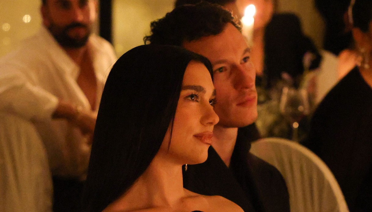 Dua Lipa e Callum Turner: coppia perfetta