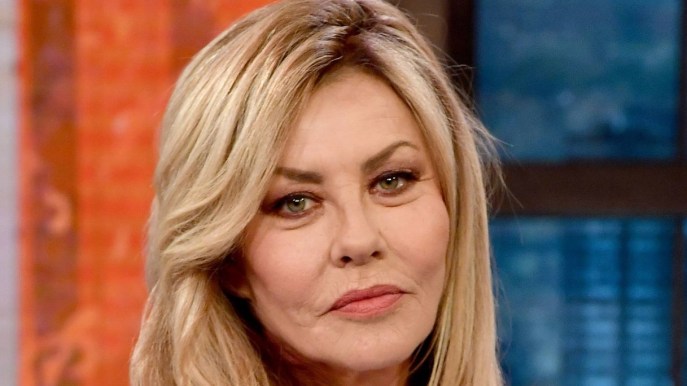 Grande Fratello, paura per la caduta di Eva Grimaldi: “Con un bicchiere di vetro in mano”