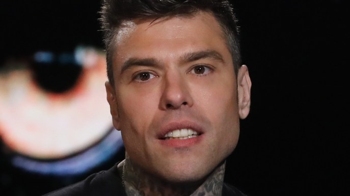 Fedez, il rituale delle foglie del destino: “Sarei dovuto morire”. E parla di Chiara Ferragni