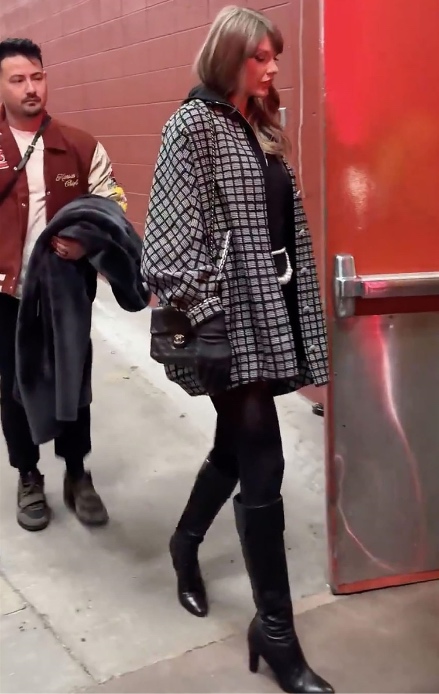 Taylor Swift e il cappotto Chanel