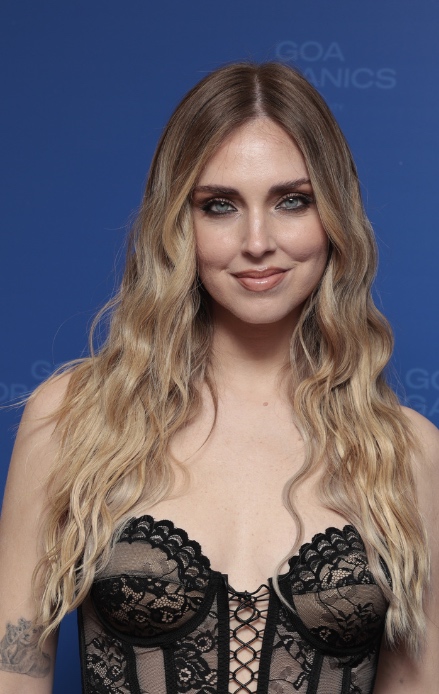 Chiara Ferragni look audace nero