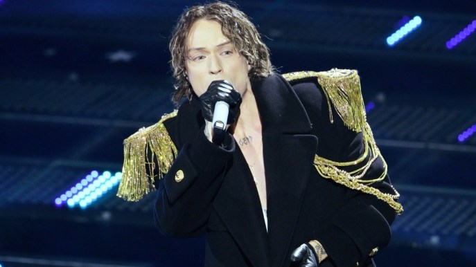 Irama, cosa nascondevano i look militari a Sanremo 2025: mistero svelato