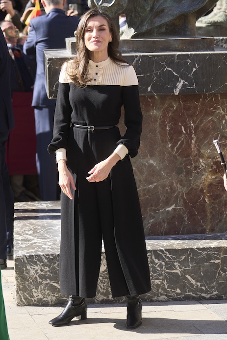 Letizia di Spagna look bianco e nero