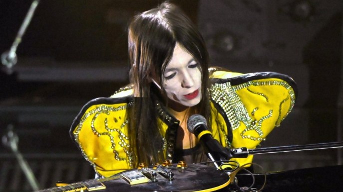 Lucio Corsi premiato a Sanremo 2025: “Talento e qualità”. L’asso nella manica del cantautore