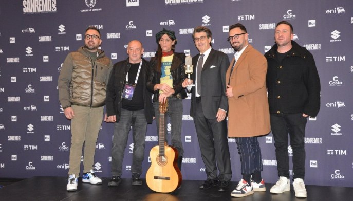 Lucio Corsi premiato a Sanremo 2025: "Talento e qualità". L'asso nella manica del cantautore