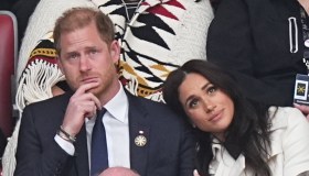 Re Carlo, l’ennesima figuraccia di Harry che lo mette in imbarazzo