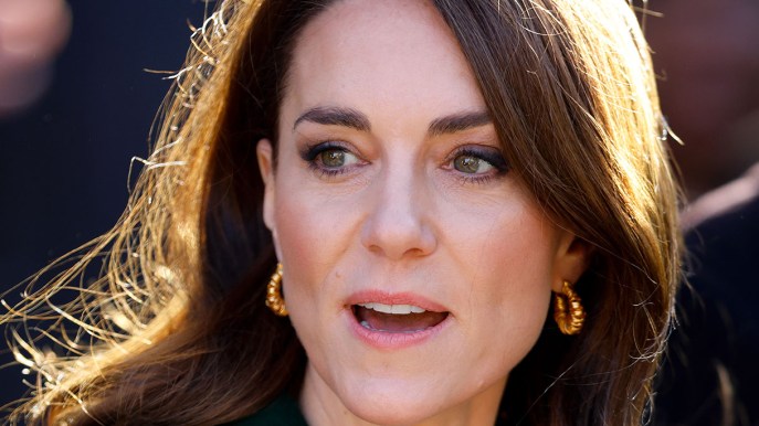 Kate Middleton, vacanze finite. Il Palazzo la manda al mercato a sfornare dolci