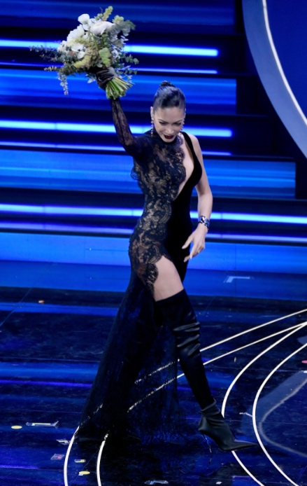 Sanremo 2023, Elodie veste Versace