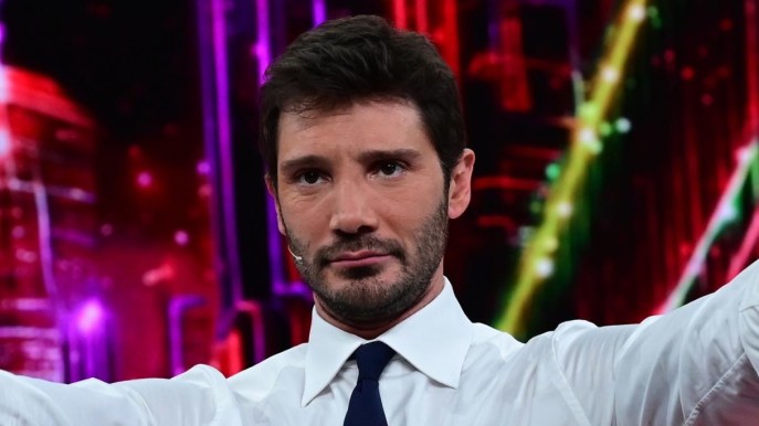 Stasera tutto è possibile, anticipazioni 25 febbraio: Stefano De Martino riserva gradite sorprese
