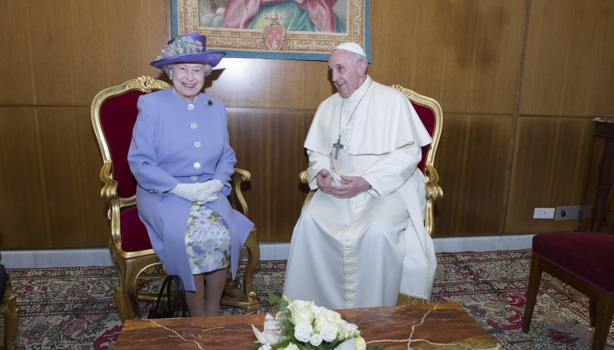 Elisabetta II e Papa Francesco nel 2014