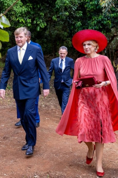 Maxima d’Olanda, l’abito rosa antico in Kenya sa di primavera