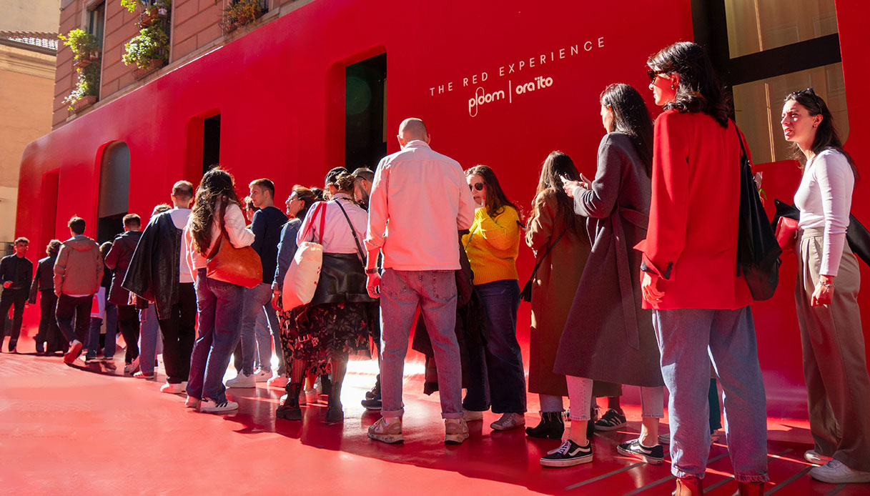 Visitatori in fila per “The Red Experience” by Ploom, tra gli eventi più coinvolgenti delle passate edizioni, pronto a stupire anche nel 2025