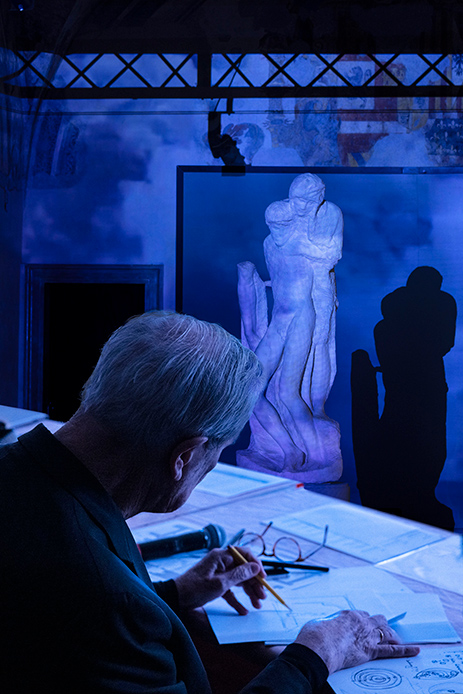 Robert Wilson in fase di progettazione: la sua luce incontra la forma incompiuta della Pietà
