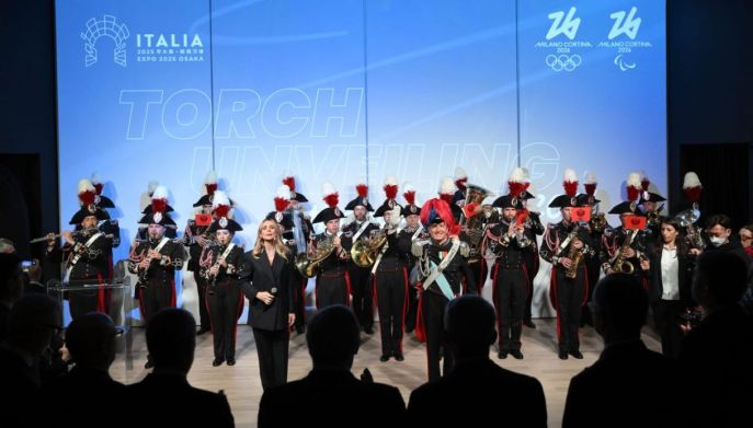 Cerimonia disvelamento torce Milano Cortina 2026 banda