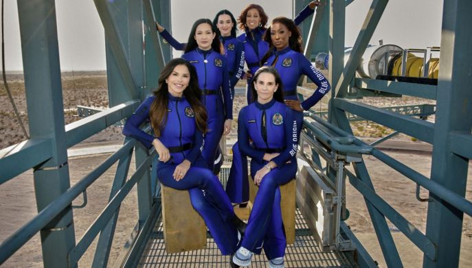 Il team al femminile del Blue Origin durante le prove