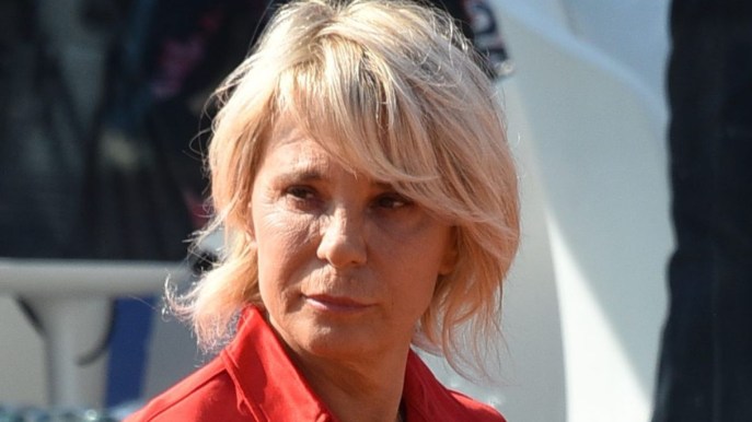 Senza Cri lascia Amici e saluta i compagni in lacrime: la promessa